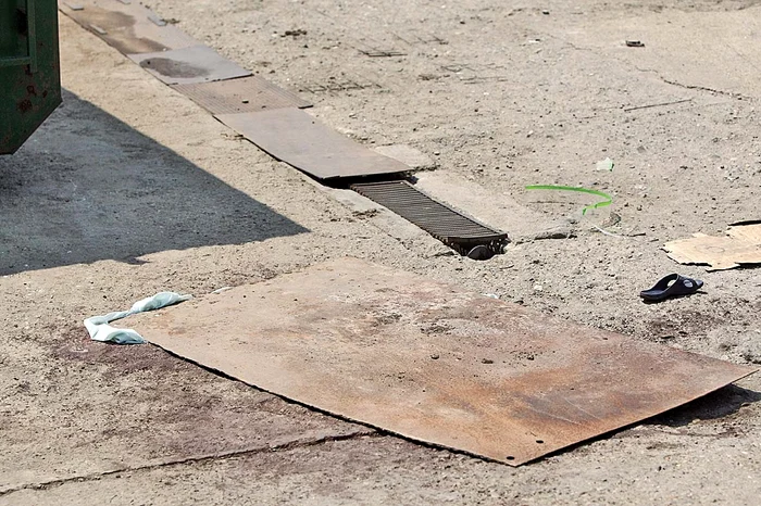 Locul măcelului a fost acoperit cu o tablă de fier