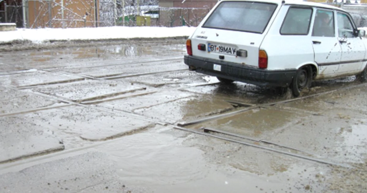Calea de rulare ascunde multe capcane pentru şoferi