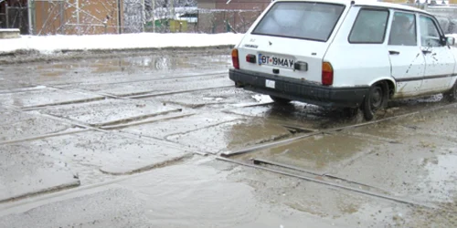 Calea de rulare ascunde multe capcane pentru şoferi