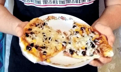 Pizza de casă, reţetă de la cititori jpeg