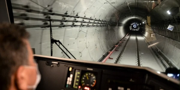 Metrou tunel Metrorex vatman conductor bord FOTO Mediafax