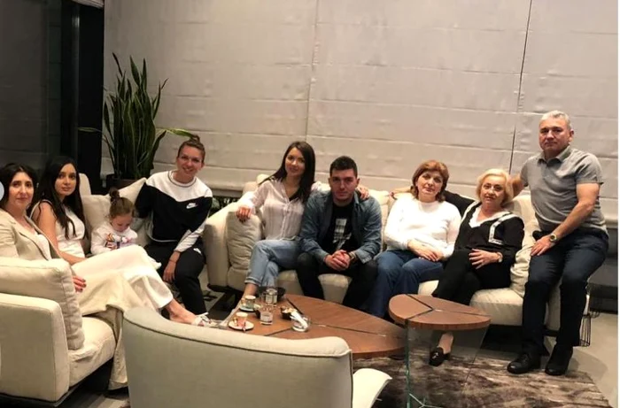 
    Simona Halep, alături de familie, de PașteFOTO: Instagram  