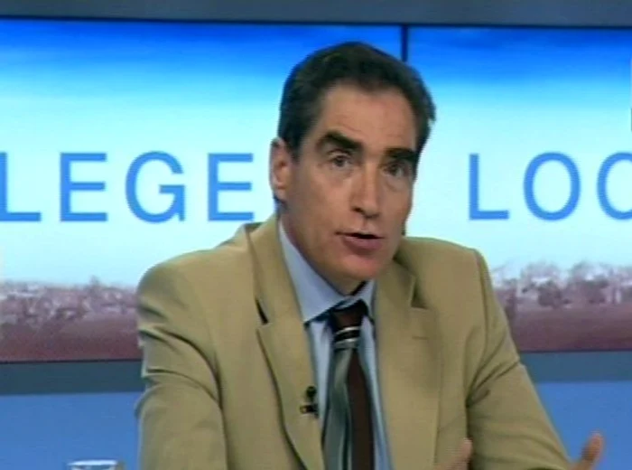 
    Petre Roman ştie să se menţină veşnic tânăr. (captură Realitatea TV)  