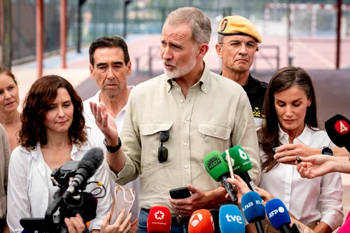 Regele Felipe și Regina Letizia prinși în criza incendiilor din Spania. FOTO: Profimedia