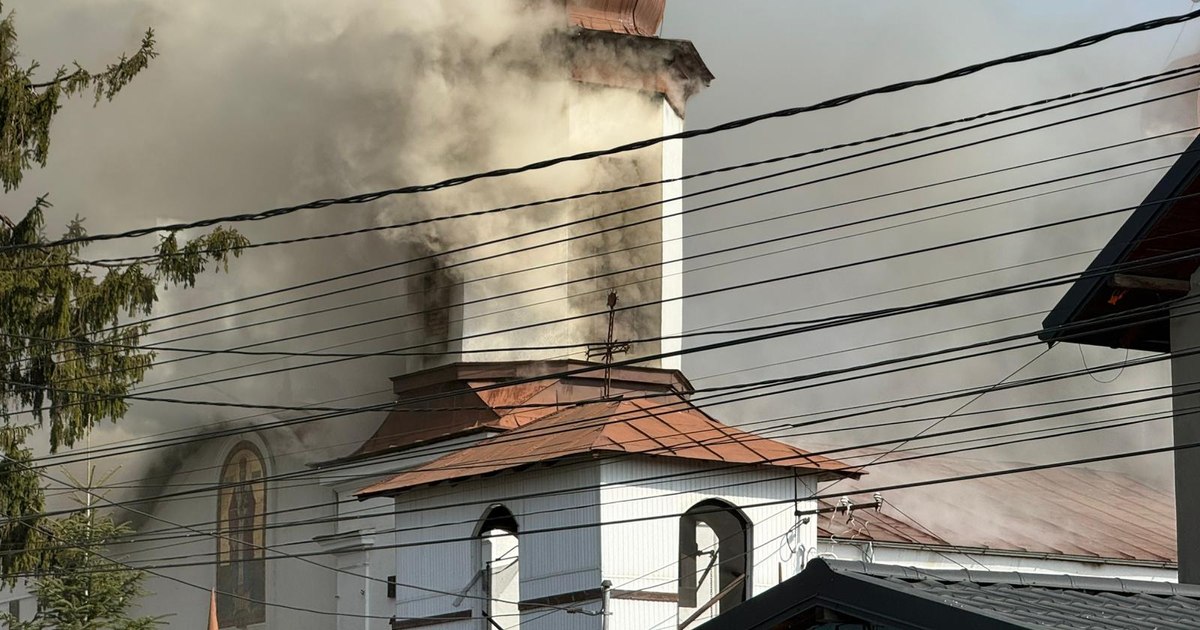 Biserică istorică din Prahova, pictată de Nicolae Grigorescu, afectată de incendiu; 120 de persoane evacuate.