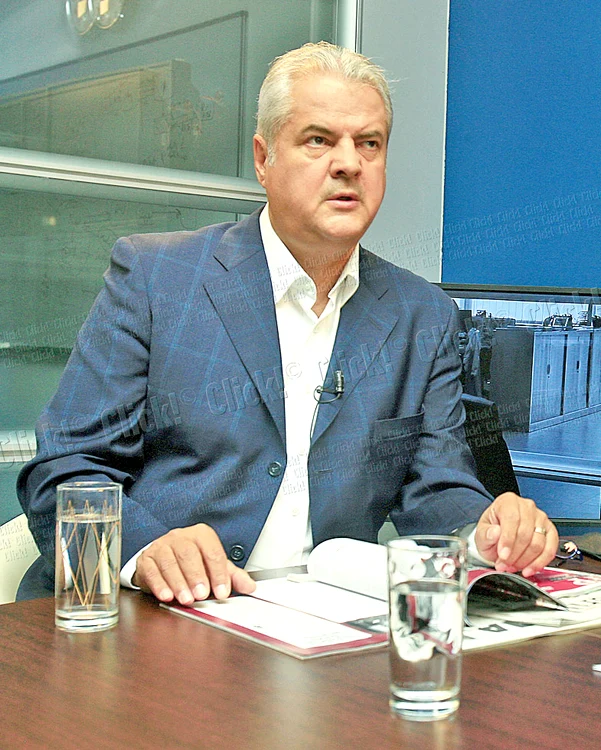 
    Adrian Năstase (fotografii: Alex Muscaliu)  