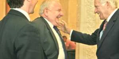 Joseph Daul, (stânga) şi preşedintele Parlamentului European , Jerzy Buzek, au fost bine dispuşi la Bucureşti 