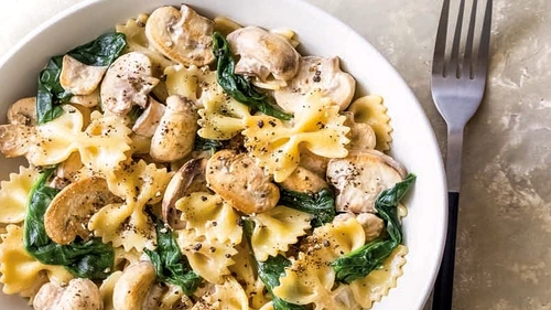 farfalle cu ciuperci si spanac jpg