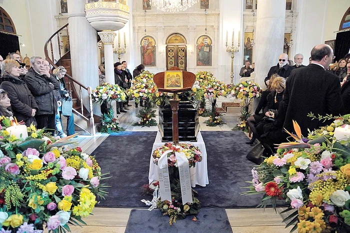 La slujbă au participat sute de persoane