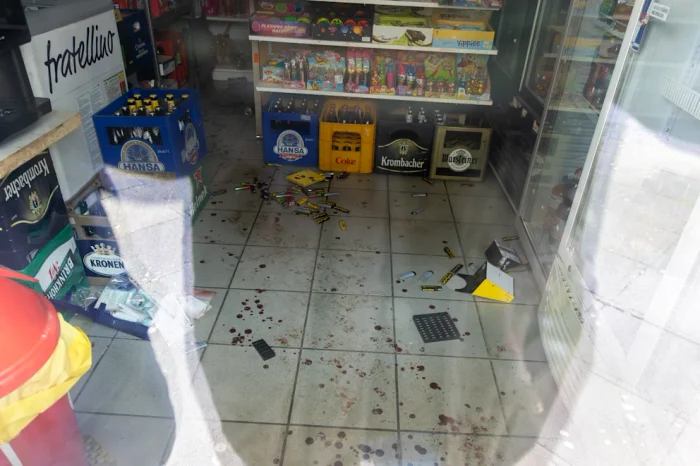 Doi minori au lovit proprietarul unui chioșc cu o macetă FOTO: Justin Brosch /ANC NEWS