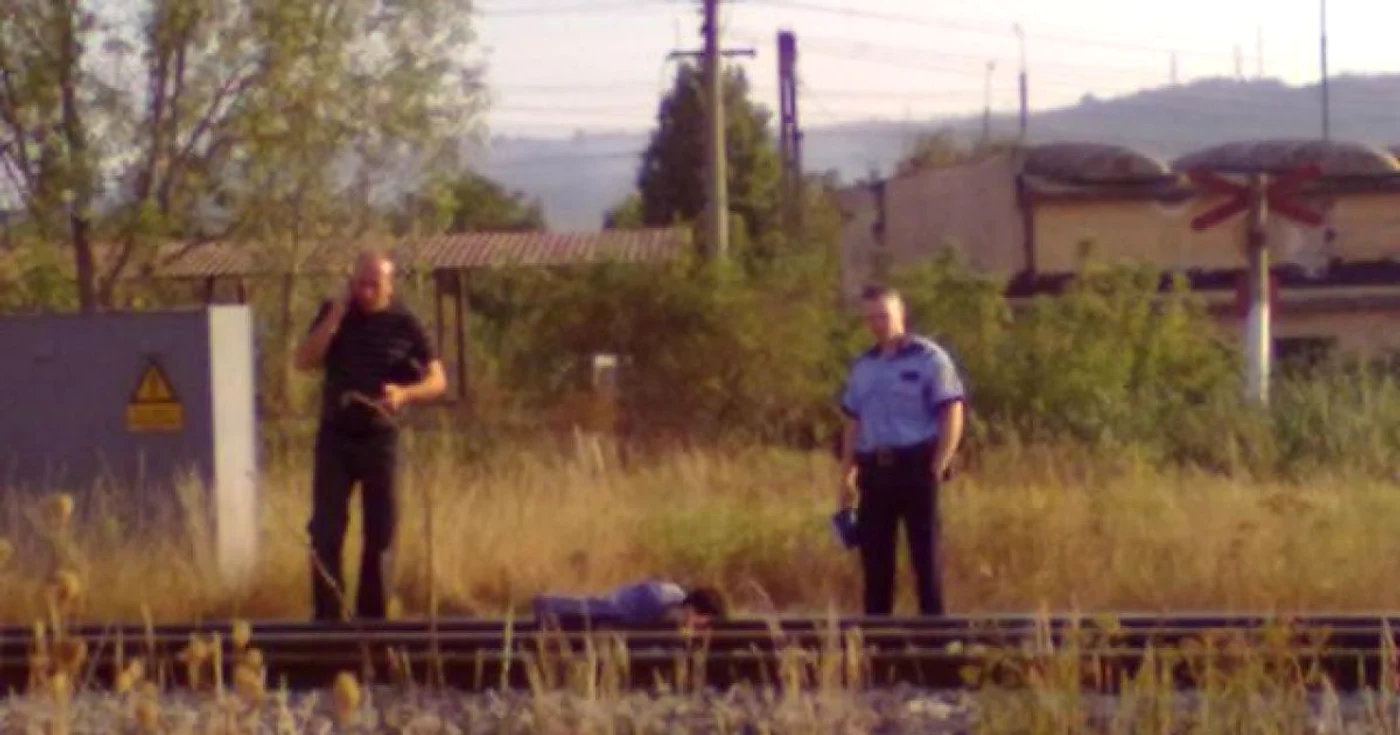 Bărbatul a fost lovit de tren