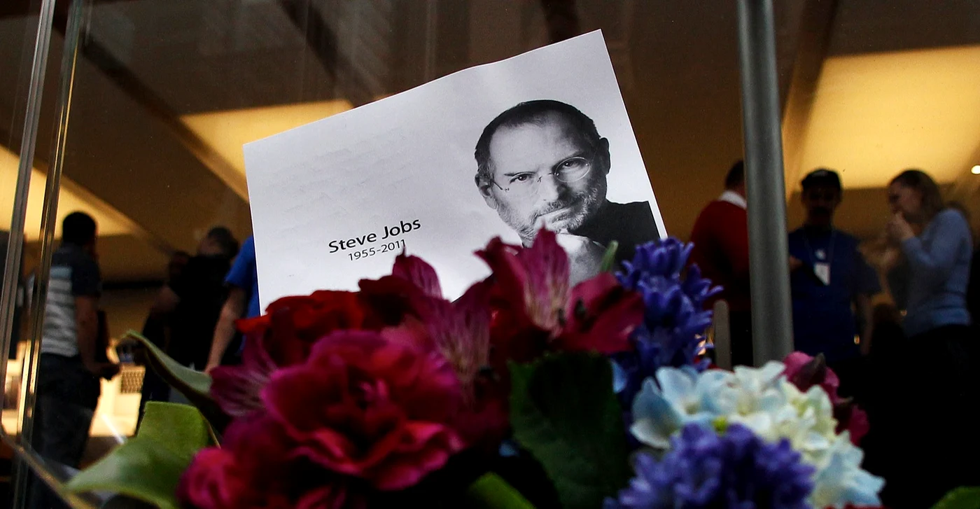 Steve Jobs a murit