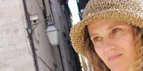 Lia Bugnar (42 de ani) este actriţă, dramaturg, regizor de teatru şi scenarist