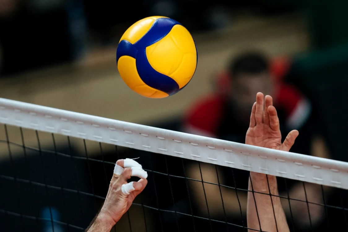 minge-volei-shutterstock_1929143213