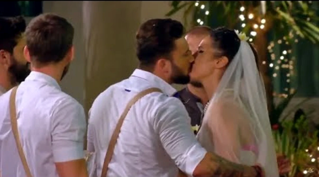 Andreea şi ispita George au făcut o nuntă simbolică 