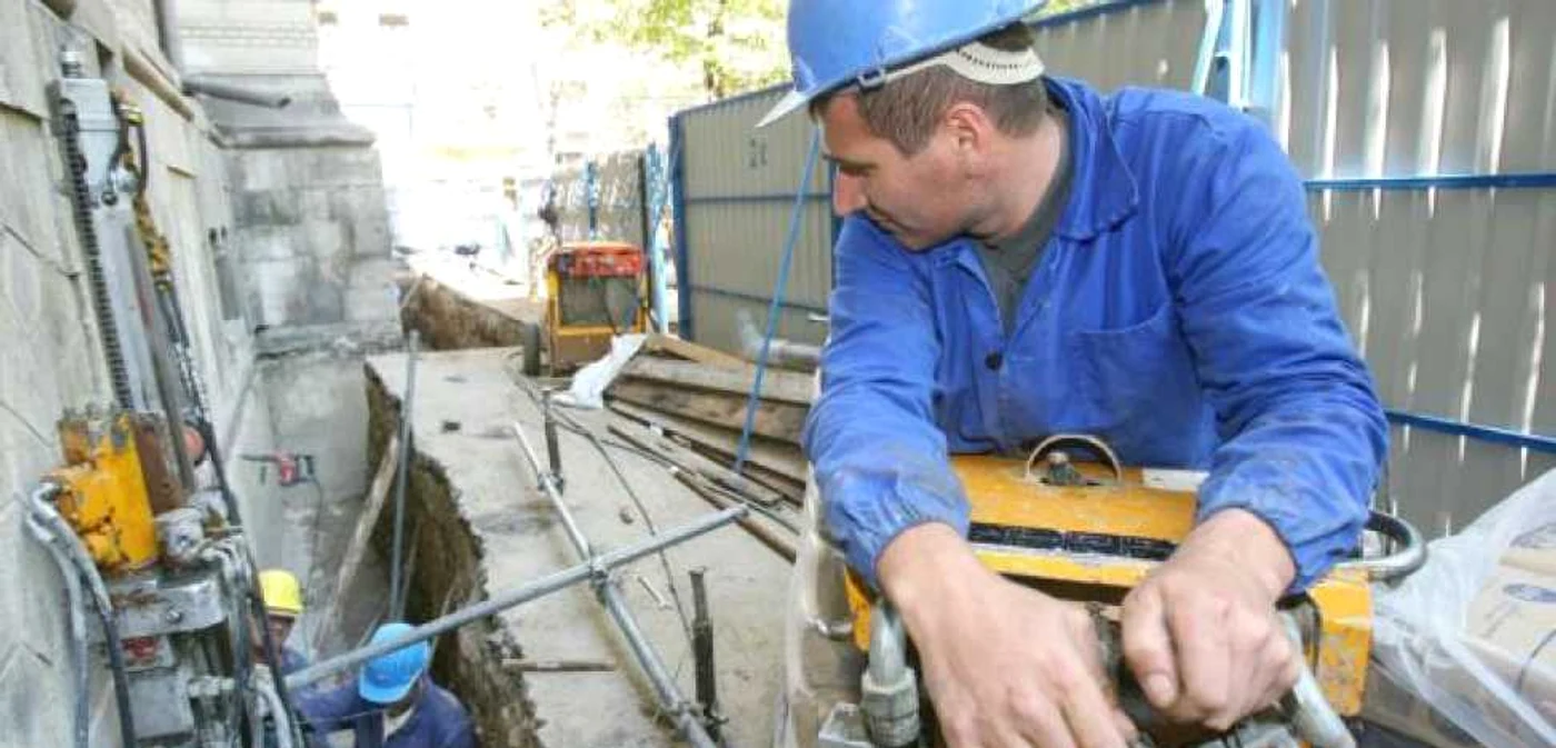 Moldovenii aflaţi la muncă peste hotare salvează ţara de sărăcie