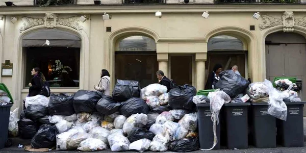 Gunoi in Paris FOTO AFP