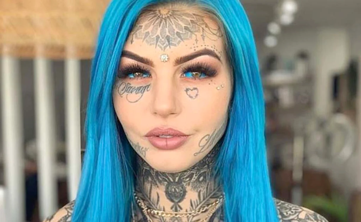 
    Amber vrea să-şi acopere întreg corpul cu tatuaje  