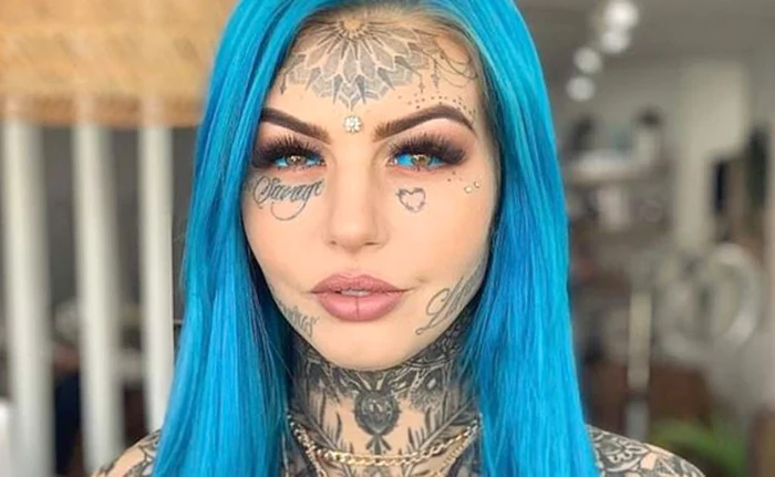 Amber vrea să-şi acopere întreg corpul cu tatuaje