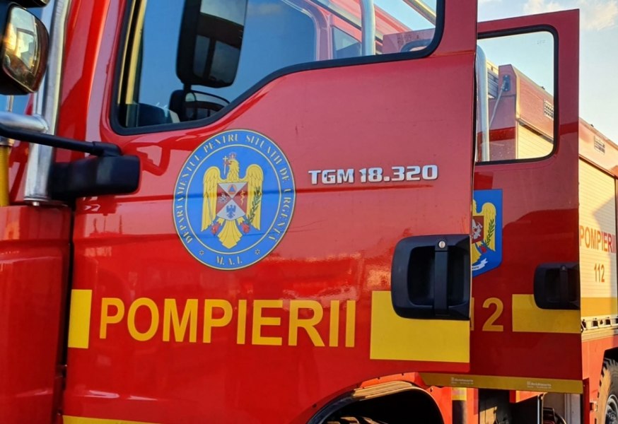 Explozie în Ajun de Crăciun într-un bloc din orașul Topoloveni. Toți locatarii au fost evacuați