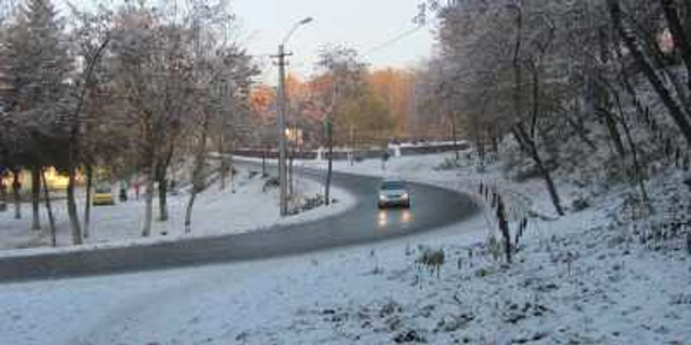 Vremea schimbătoare va permite formarea poleiului