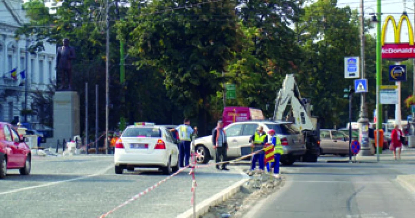 Arad: Arădenii pot circula pe două benzi în fața Primăriei