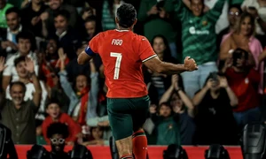 Luis Figo (Facebook) jpg