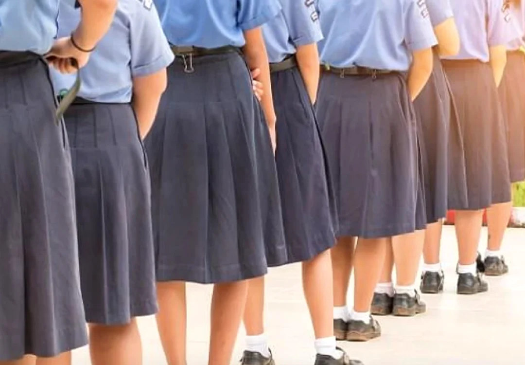 Uniforme și încălțări pentru elevii unei comune din Galați FOTO: shutterstock