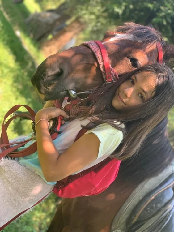 1 ana fetita roxanei ciuhulescu tabara de echitatie namaesti arges 11 jpg jpeg