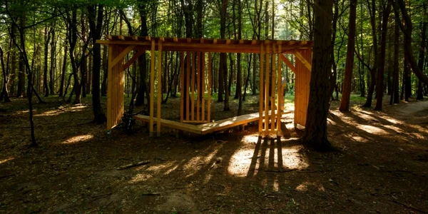 Refugiu într-o Pădure - Parc din Cluj Foto faclia ro