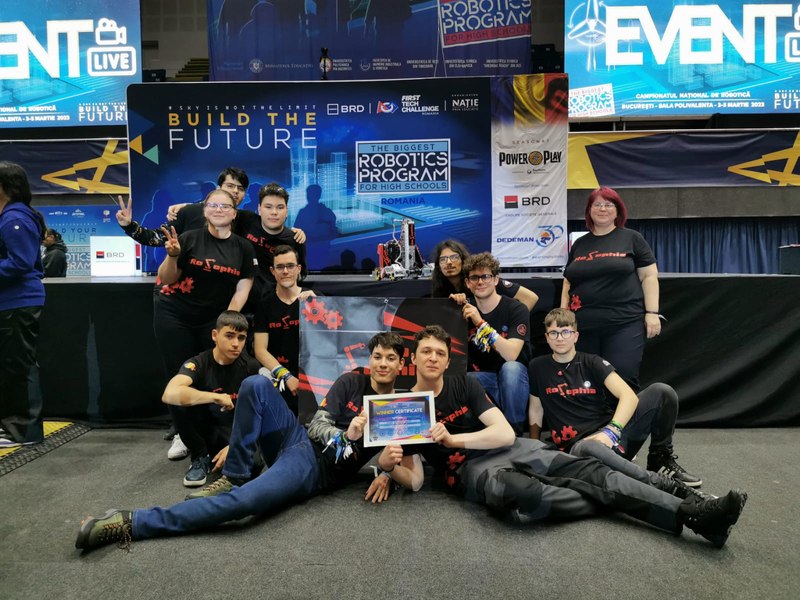  Proiect unic în România pentru înființarea în școli de programe STEAM. Liceeni pasionați de robotică vor instrui profesori și învățători