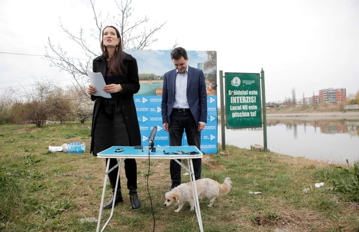 Nicuşor Dan (D) participă alături de Clotilde Armand la conferinţa de presă organizată cu ocazia lansării candidaturii Clotildei Armand pentru postul de Primar al Sectorului 1 în Bucureşti FOTO Inquam Photos / George Calin