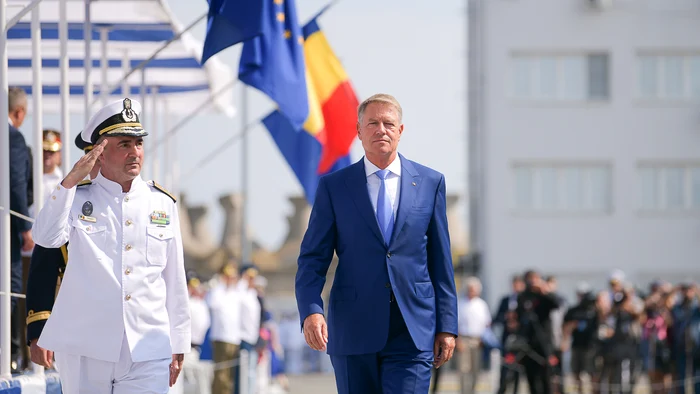 Klaus Iohannis nu a mai făcut o gafă vestimentară, spre deosebire de anul trecut