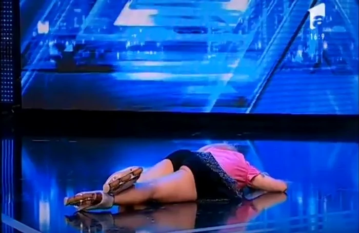 Toată echipa X Factor 2015 a intrat în panică, după ce Sabrina Fabrian a leşinatfoto: captură antena 1