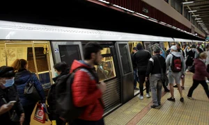 calatori metrou stare de alerta jpeg
