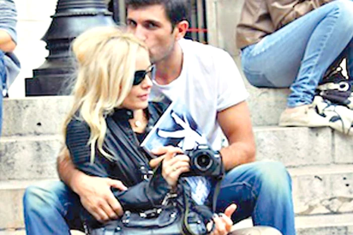 Laura Cosoi va merge la Iaşi  şi cu iubitul ei, Cosmin,  care, deşi nu e catolic,  va face Paştele cu ea