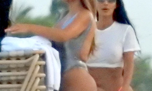 *EXCLUSIVE* Kim Kardashian does a bikini photo shoot on the Beach jpeg