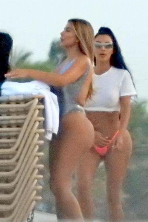 *EXCLUSIVE* Kim Kardashian does a bikini photo shoot on the Beach jpeg