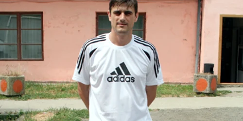 Resita: PORTRET / Daniel Anghel pregăteşte viitorul fotbalului reşiţean