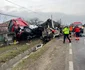 Autocisternă plină cu sodă caustică de pe platforma chimică vâlceană răsturnată pe DN64 Foto ISU Vâlcea 10 jpeg