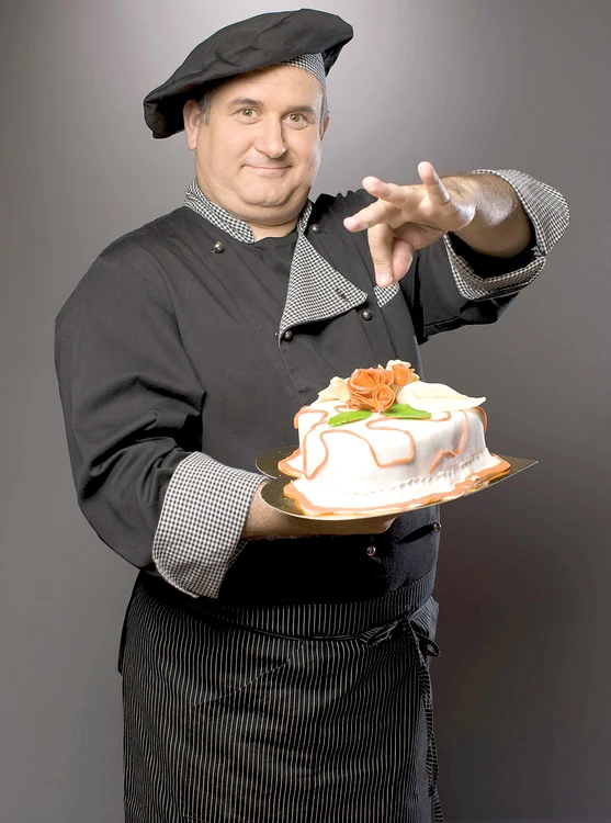 Horia Vîrlan, celebrul bucătar de la &quot;Cireaşa de pe tort&quot;, ne spune ce feluri de mâncare li se potrivesc celor doi candidaţi prezidenţiali