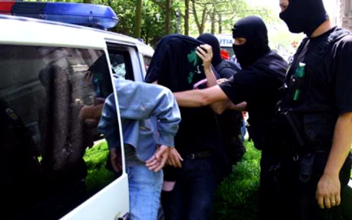 Persoanele suspecte vor fi ridicate pentru audieri. Foto Arhivă