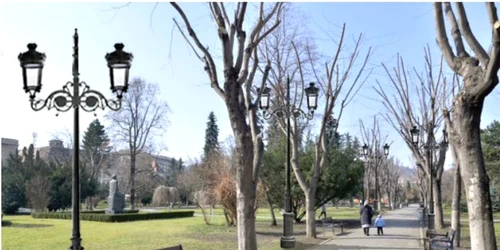 În parc vor fi montate lampadare noi. FOTOnewsbv.ro