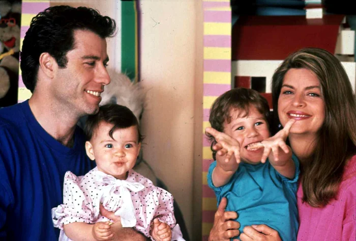 
    John Travolta şi Kirstie Alley   