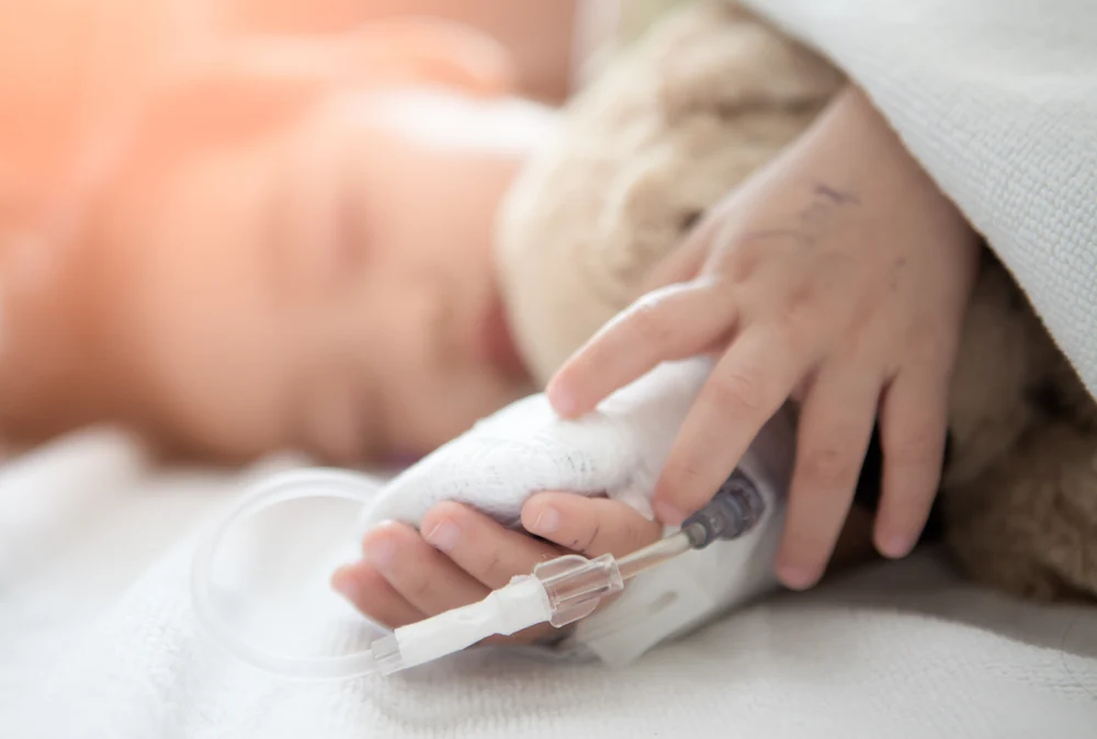 Zece copii de la o grădiniță din Drobeta-Turnu Severin au ajuns la spital cu dureri de stomac și vărsături. Ce le-a provocat starea de rău