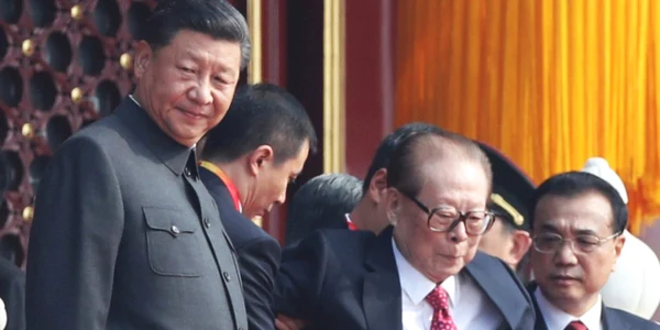 Fostul preşedinte chinez Jiang Zemin (dreapta) alături de liderul Xi Jinping FOTO Profimedia 
