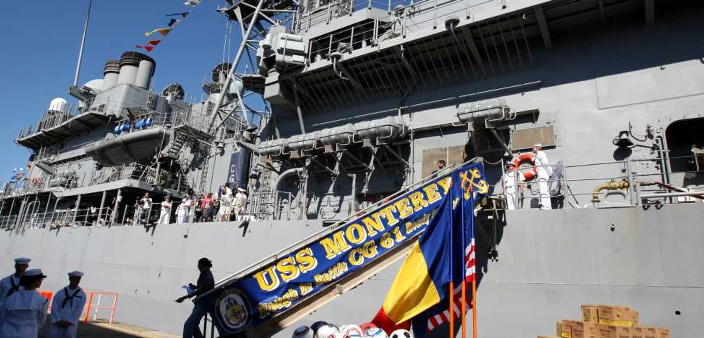 Americanii au deschis porţile crucişătorului 