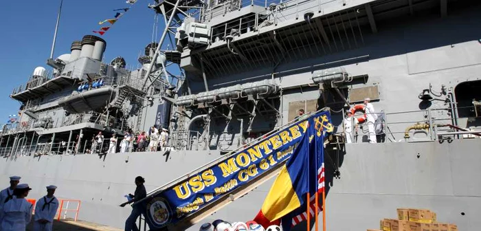 Americanii au deschis porţile crucişătorului 