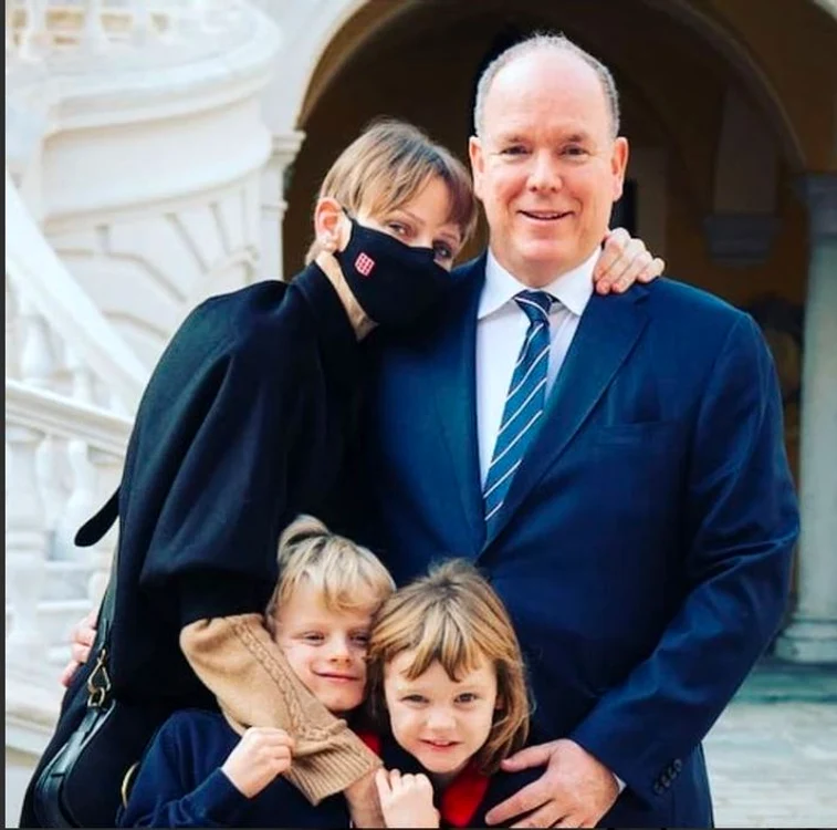 Prințul Albert, împreună cu soția și copiii, Foto: Instagram