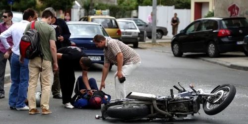 Tinerii au fost transportaţi de urgenţă la spital/foto: Arhiva